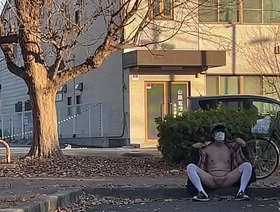 女装子まゆちゃんがどこかの駐車場で全裸に羽織っていたアウターの前を広げて露出プレイをするその真後ろを人が通り過ぎていく chinese gay porn.