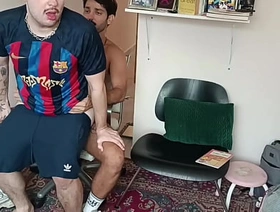 Veio pintar a minha casa e arrombou meu cuzinho na sala (COMPLETO NO RED) gay porn indonesia