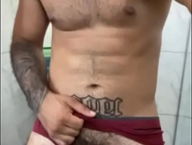 Macho Twink Batendo Punheta e Gozando gay sex porn singapore