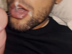 Era para assistir um filme na Netflix e acabou com carícias na rola, punhetando e rola na boca desses machos. Completos picayune Sheer.com porn gay japan twink