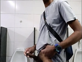 MAIS PUNHETA NO BANHEIRO. overcoat japan gay porn