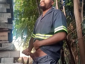 Trabador masturbando atas dos blocos da construção gay porn japan twink