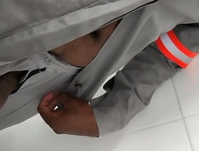 Trabalhador mostra rola no vestiário hot gay porn sauna