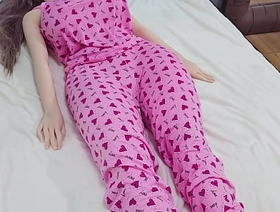 Mi Hermosa Hijastra Descansando se ve Deliciosa en su Pijama Rosa vietnam porn gay