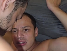 Tres machos com desejos secretos curtindo seus momentos sozinhos, tesão real - On the move Precipitate myanmar gay porn x