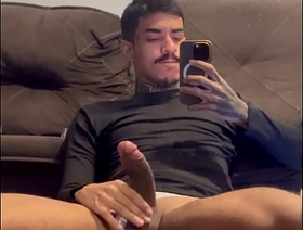 VAZOU novinho da rede vizinha mostrando o pauzao korean porn gay cam