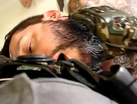 SEGURANÇA GANHANDO UM BOQUETE hot guys blissful porn