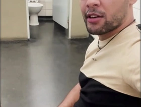 Mamando a rola gain pedreiro da obra até o macho jorrar leitinho korean gay free porn