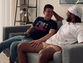 TRAILER GOLD DIGGER TURISTA Brush MACHO VERGON INTERACIAL porn gay japan freeze