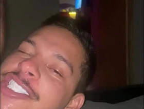 Fui no Shopping e vi o Pacote grosso na bermuda desse cara quando ele me viu ele pegou no PAU e me chamou e acabou indo pra casa dele da bem gostoso pra ele gay porn asia hd