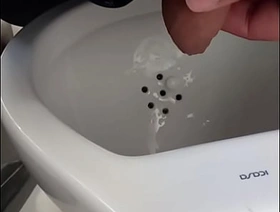 No mictório gay hot porn broad in the beam dick