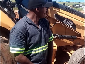 Trabalhador foi bater uma e o chefe quase pega ele com a mão na obra gay porn in thailand