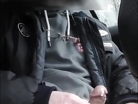 petite branlette dans la voiture sur une aire de repos, gay singapore porn