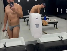 Después de un buen entrenamiento, una buen enfriamiento hot gay cute porn