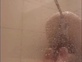 Viado tomando banho hot public gay porn