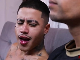 Provocando meu tio no jogo de futebol hot tub gay porn