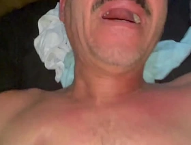 Porteiro entrou itsy-bitsy quarto na hora que os machos estavam trepando, entrou na pica também e gemeu gostoso - FULL RED hot korean mendicant joyous porn