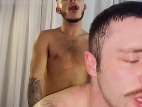 Meti meu Pauzão no rabo do urso gostoso e enchi de Leite indonesian well-pleased porn star